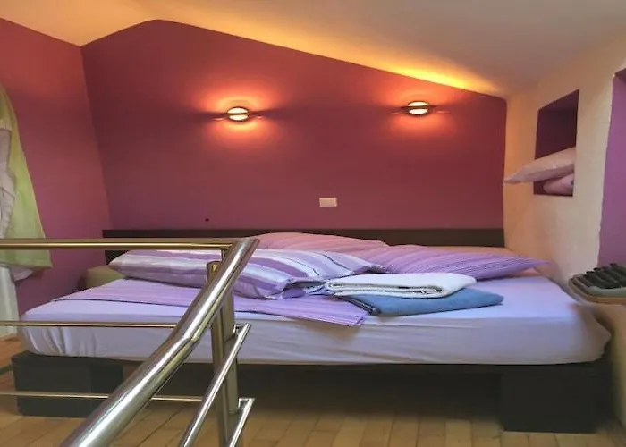 Elena St - Duplex Purple Apartman Split